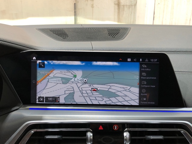 BMW X5 xDrive40i color Blanco. Año 2022. 250KW(340CV). Gasolina. En concesionario Movilnorte El Plantio de Madrid