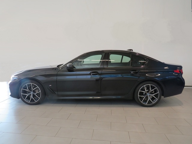 BMW Serie 5 530d color Negro. Año 2021. 210KW(286CV). Diésel. En concesionario Lugauto S.A. de Lugo