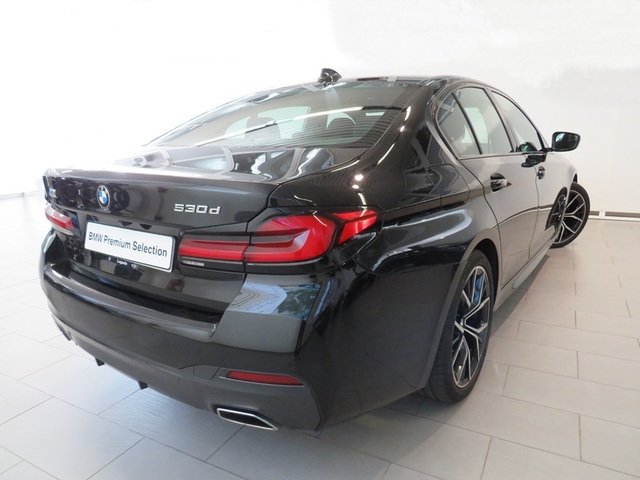 BMW Serie 5 530d color Negro. Año 2021. 210KW(286CV). Diésel. En concesionario Lugauto S.A. de Lugo