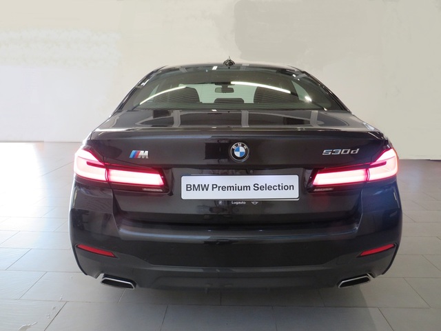 BMW Serie 5 530d color Negro. Año 2021. 210KW(286CV). Diésel. En concesionario Lugauto S.A. de Lugo
