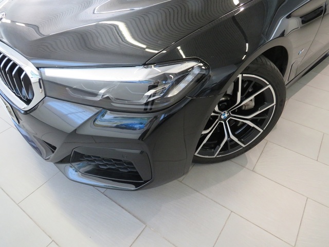 BMW Serie 5 530d color Negro. Año 2021. 210KW(286CV). Diésel. En concesionario Lugauto S.A. de Lugo