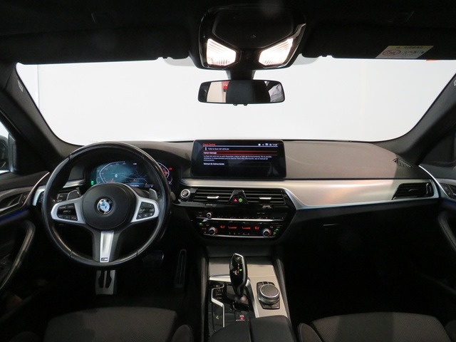 BMW Serie 5 530d color Negro. Año 2021. 210KW(286CV). Diésel. En concesionario Lugauto S.A. de Lugo