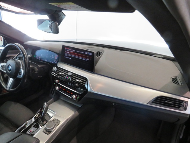 BMW Serie 5 530d color Negro. Año 2021. 210KW(286CV). Diésel. En concesionario Lugauto S.A. de Lugo