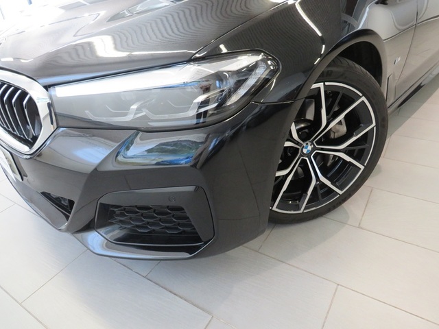 BMW Serie 5 530d color Negro. Año 2021. 210KW(286CV). Diésel. En concesionario Lugauto S.A. de Lugo
