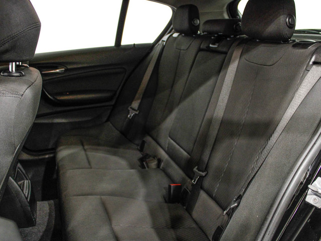 BMW Serie 1 118i color Negro. Año 2019. 100KW(136CV). Gasolina. En concesionario Barcelona Premium -- GRAN VIA de Barcelona