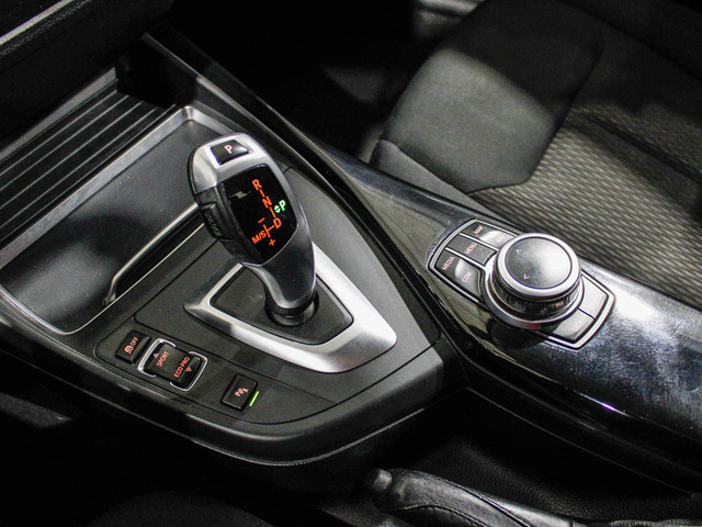 BMW Serie 1 118i color Negro. Año 2019. 100KW(136CV). Gasolina. En concesionario Barcelona Premium -- GRAN VIA de Barcelona