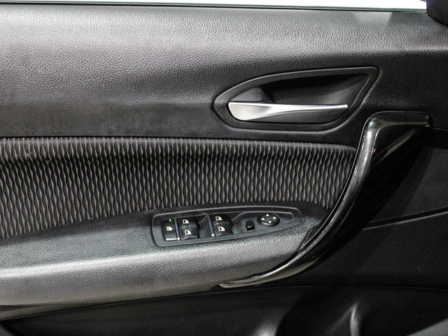 BMW Serie 1 118i color Negro. Año 2019. 100KW(136CV). Gasolina. En concesionario Barcelona Premium -- GRAN VIA de Barcelona