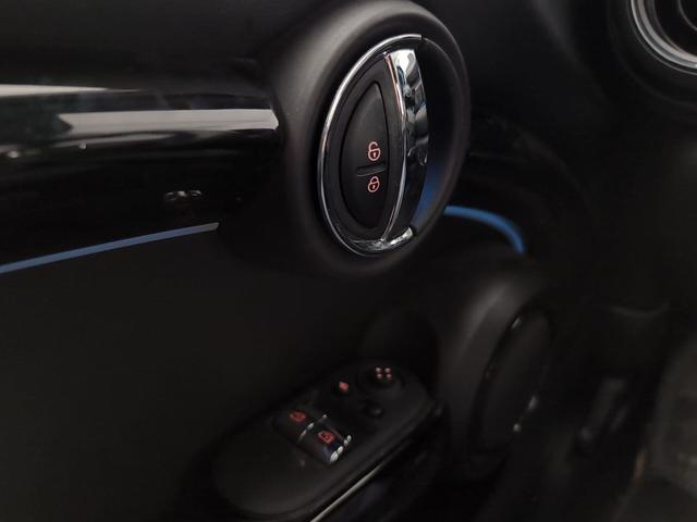 fotoG 13 del MINI MINI Cooper 100 kW (136 CV) 136cv Gasolina del 2024 en Málaga