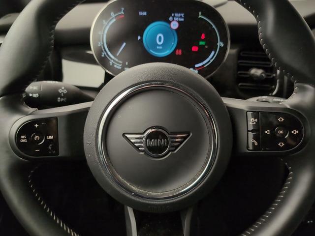 fotoG 14 del MINI MINI Cooper 100 kW (136 CV) 136cv Gasolina del 2024 en Málaga