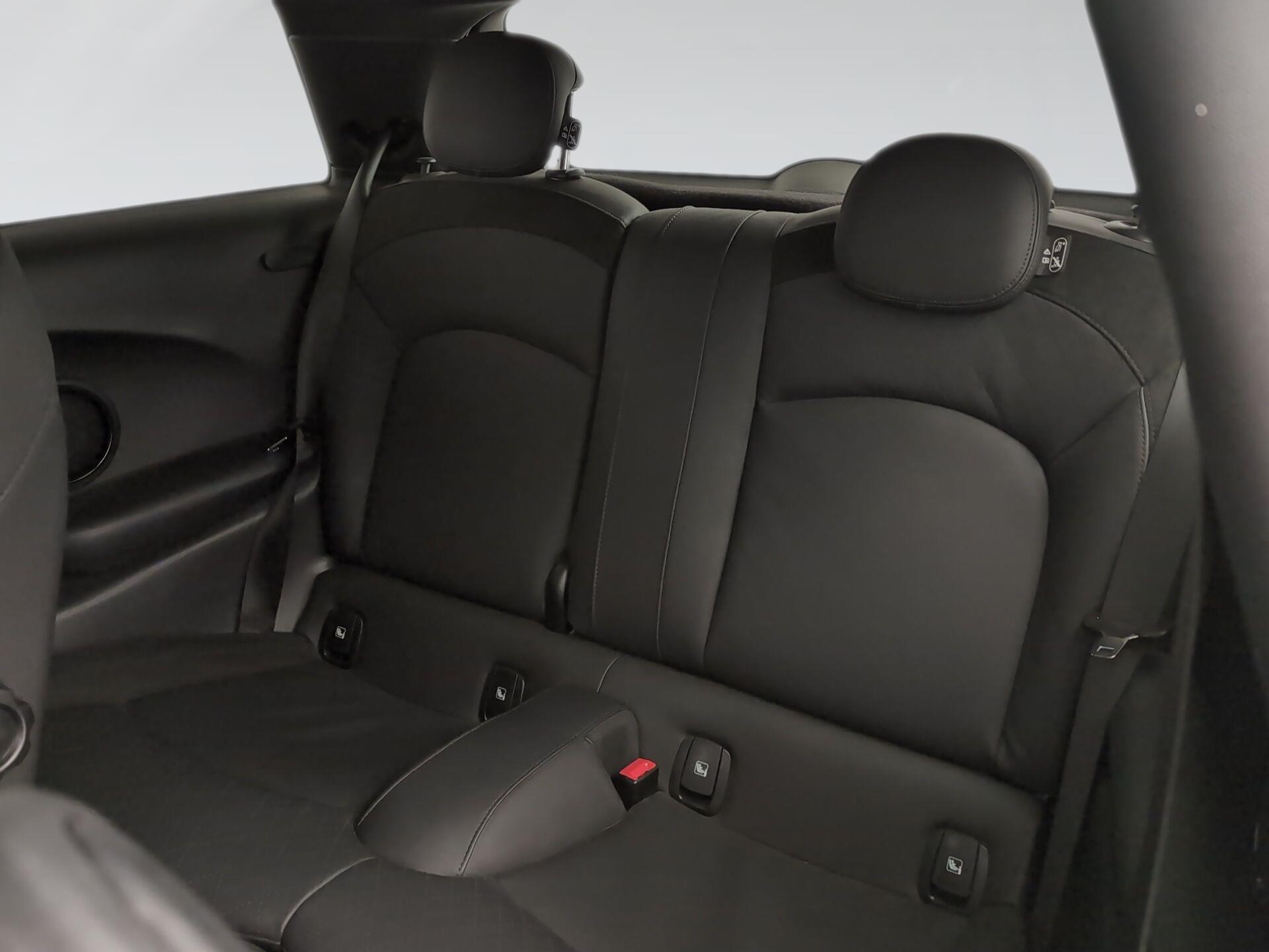 fotoG 8 del MINI MINI Cooper 100 kW (136 CV) 136cv Gasolina del 2024 en Málaga