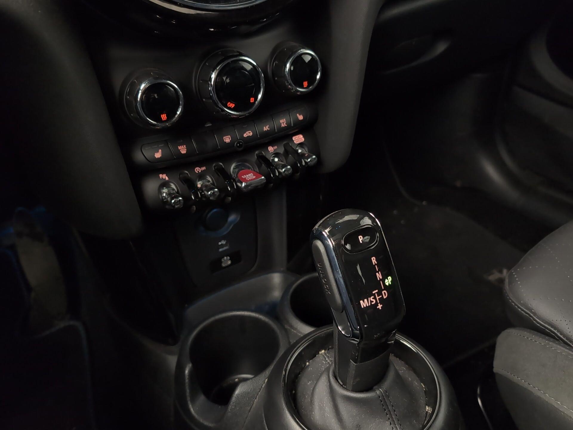 fotoG 12 del MINI MINI Cooper 100 kW (136 CV) 136cv Gasolina del 2024 en Málaga