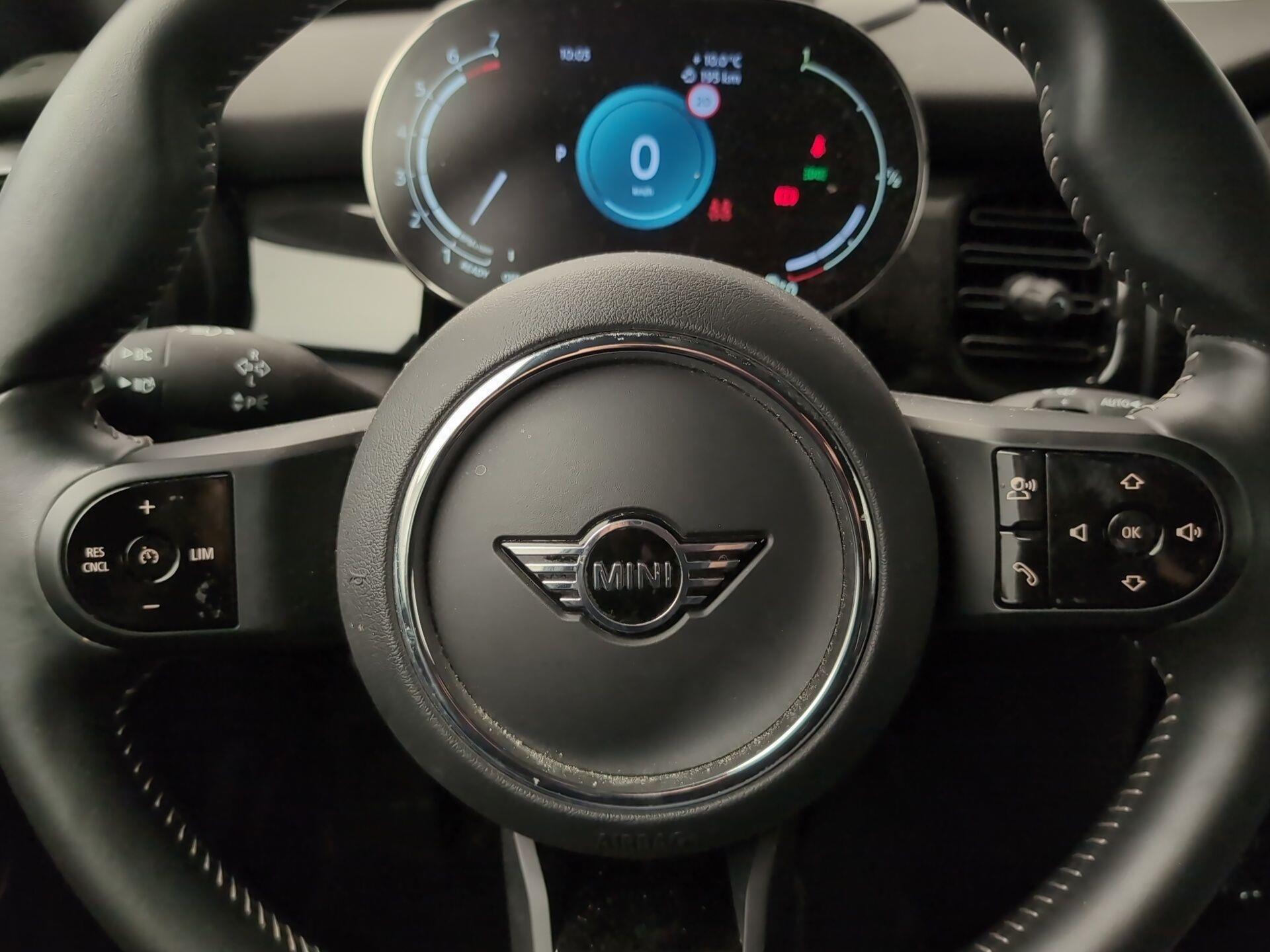 fotoG 14 del MINI MINI Cooper 100 kW (136 CV) 136cv Gasolina del 2024 en Málaga