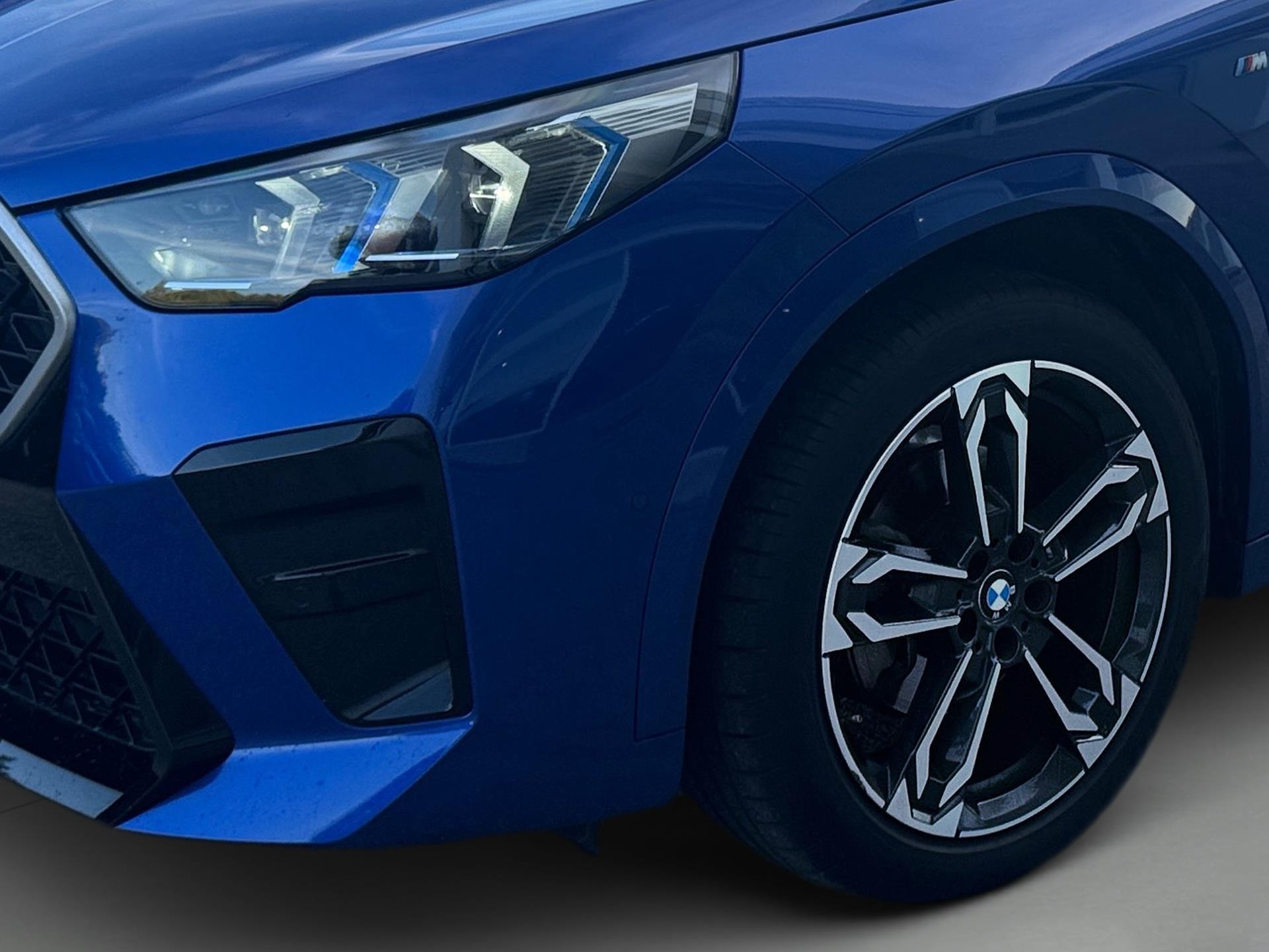 BMW X2 sDrive18d color Azul. Año 2024. 110KW(150CV). Diésel. En concesionario Automotor Premium Marbella - Málaga de Málaga