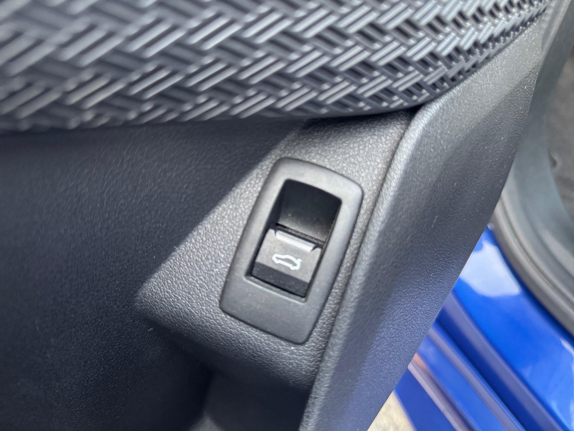 BMW X2 sDrive18d color Azul. Año 2024. 110KW(150CV). Diésel. En concesionario Automotor Premium Marbella - Málaga de Málaga