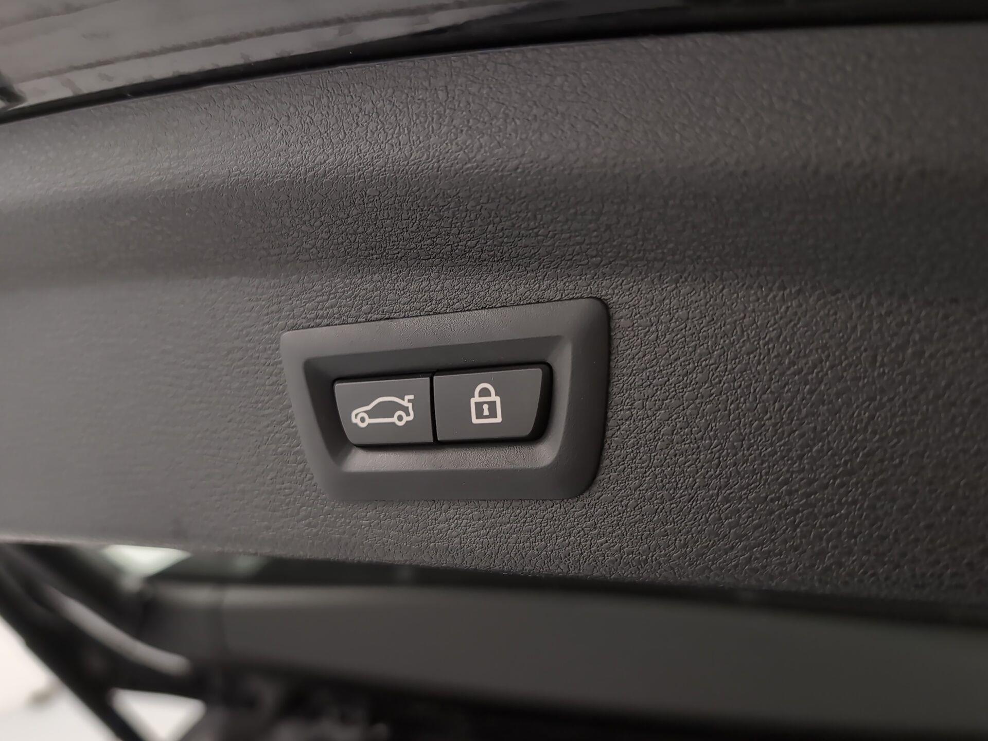 BMW X2 sDrive18d color Negro. Año 2022. 110KW(150CV). Diésel. En concesionario Automotor Premium Marbella - Málaga de Málaga