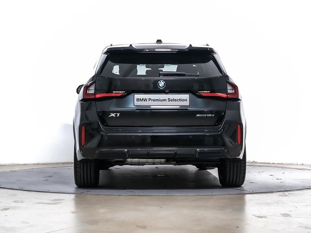 BMW X1 sDrive18d color Negro. Año 2024. 110KW(150CV). Diésel. En concesionario Oliva Motor Tarragona de Tarragona