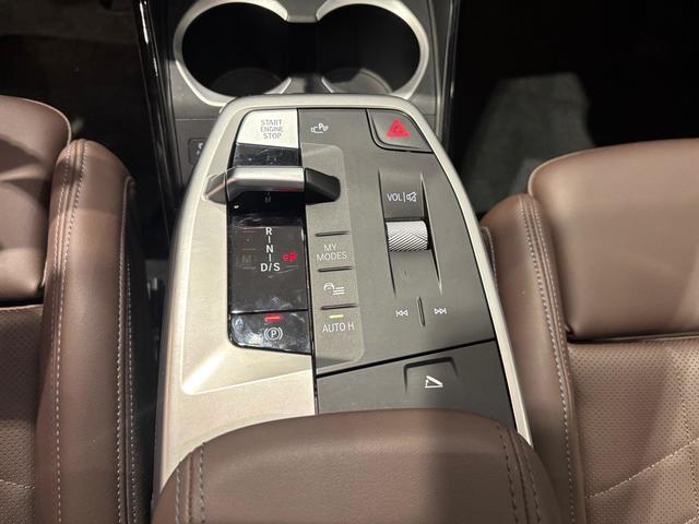 BMW X1 xDrive20d color Verde. Año 2025. 120KW(163CV). Diésel. En concesionario Automotor Costa, S.L.U. de Almería