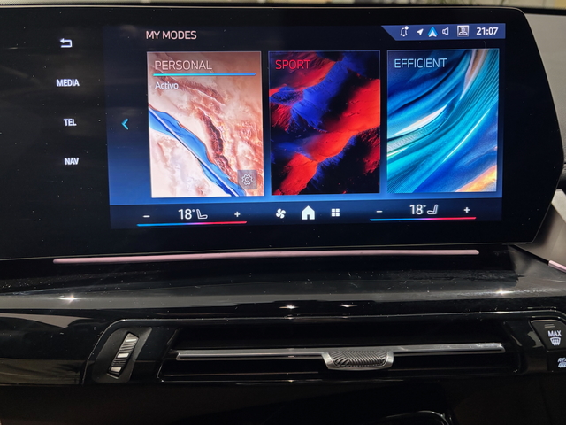 BMW X1 sDrive20d color Azul. Año 2025. 120KW(163CV). Diésel. En concesionario Automotor Costa, S.L.U. de Almería