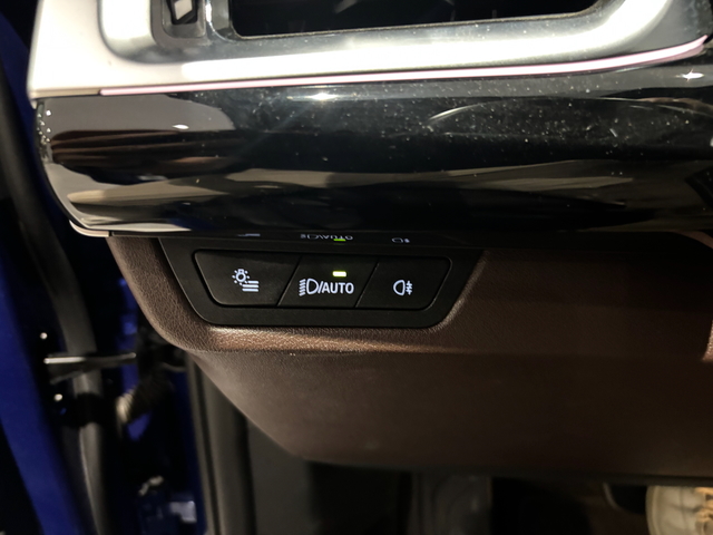 BMW X1 sDrive20d color Azul. Año 2025. 120KW(163CV). Diésel. En concesionario Automotor Costa, S.L.U. de Almería