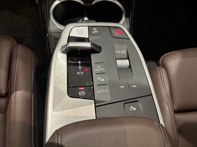 BMW X1 sDrive20d color Azul. Año 2025. 120KW(163CV). Diésel. En concesionario Automotor Costa, S.L.U. de Almería