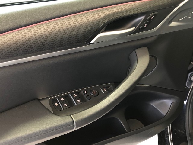 BMW X4 xDrive20d color Negro. Año 2025. 140KW(190CV). Diésel. En concesionario Vehinter Getafe de Madrid