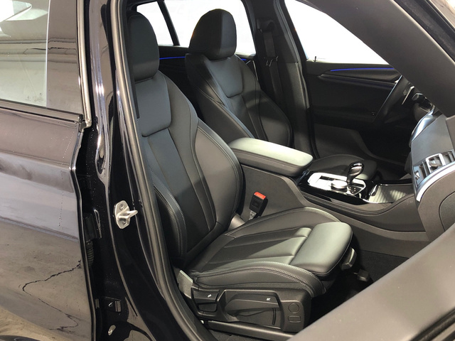 BMW X4 xDrive20d color Negro. Año 2025. 140KW(190CV). Diésel. En concesionario Vehinter Getafe de Madrid