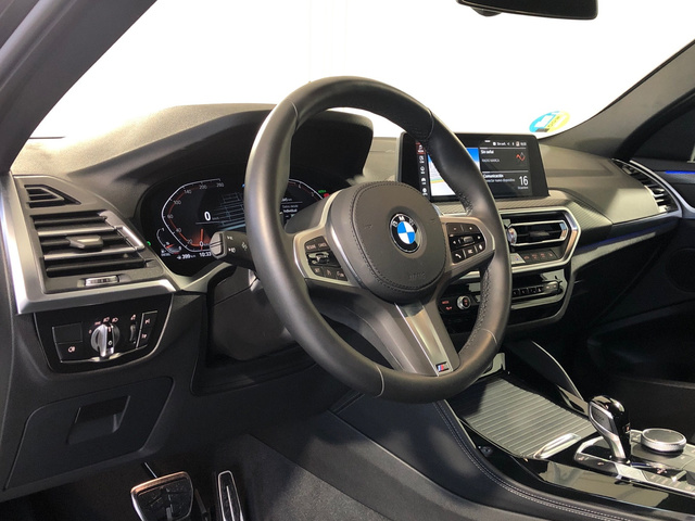 BMW X4 xDrive20d color Negro. Año 2025. 140KW(190CV). Diésel. En concesionario Vehinter Getafe de Madrid