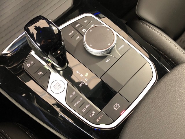 BMW X4 xDrive20d color Negro. Año 2025. 140KW(190CV). Diésel. En concesionario Vehinter Getafe de Madrid