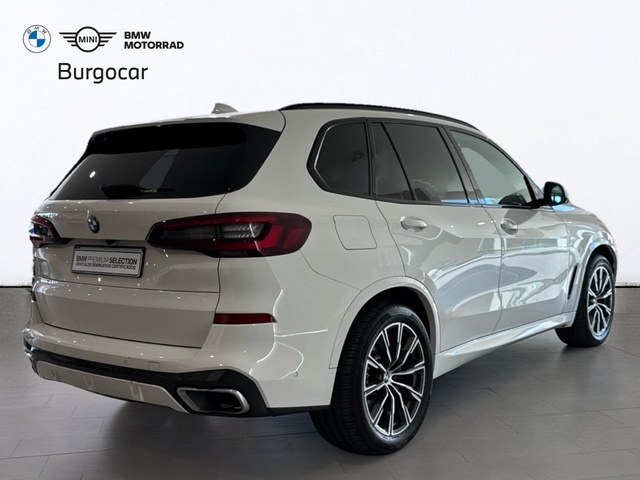 BMW X5 xDrive30d color Blanco. Año 2021. 210KW(286CV). Diésel. En concesionario Motor Gorbea de Álava