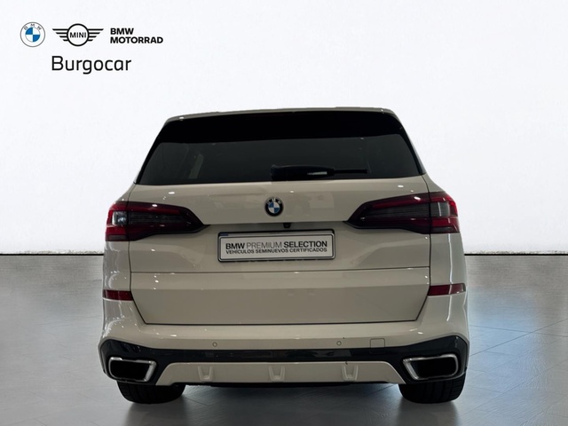 BMW X5 xDrive30d color Blanco. Año 2021. 210KW(286CV). Diésel. En concesionario Motor Gorbea de Álava