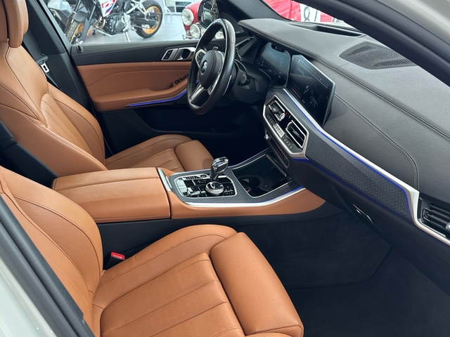 BMW X5 xDrive30d color Blanco. Año 2021. 210KW(286CV). Diésel. En concesionario Motor Gorbea de Álava