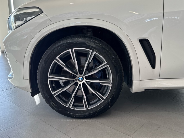 BMW X5 xDrive30d color Blanco. Año 2021. 210KW(286CV). Diésel. En concesionario Motor Gorbea de Álava