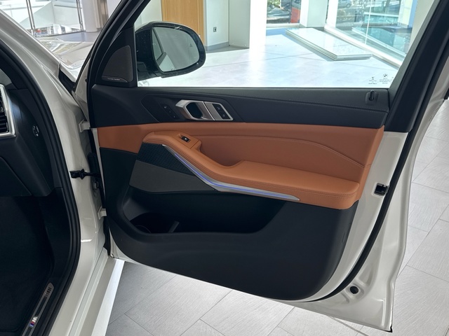 BMW X5 xDrive30d color Blanco. Año 2021. 210KW(286CV). Diésel. En concesionario Motor Gorbea de Álava