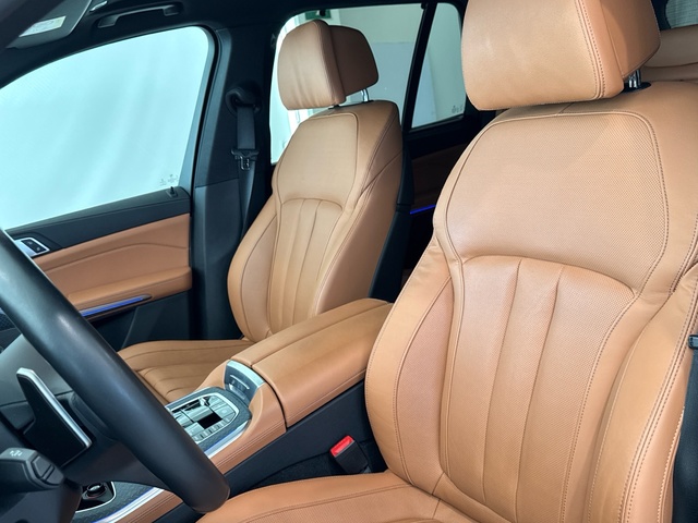 BMW X5 xDrive30d color Blanco. Año 2021. 210KW(286CV). Diésel. En concesionario Motor Gorbea de Álava