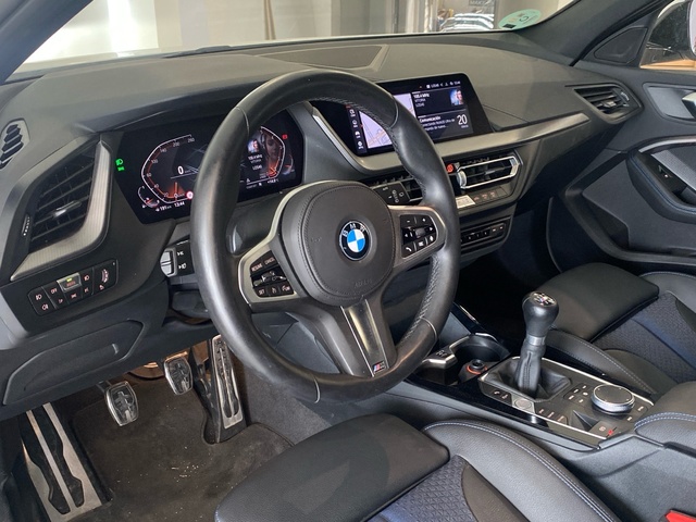 BMW Serie 1 118d color Blanco. Año 2021. 110KW(150CV). Diésel. En concesionario Motor Gorbea de Álava