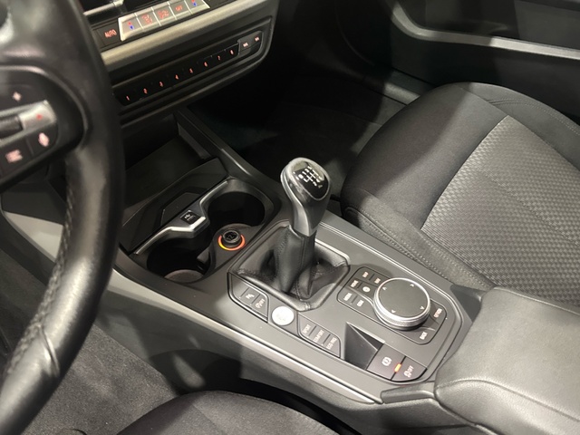 BMW Serie 1 116d color Blanco. Año 2021. 85KW(116CV). Diésel. En concesionario Motor Gorbea de Álava