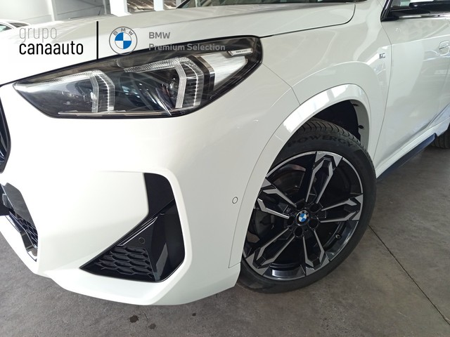 BMW X1 sDrive18d color Blanco. Año 2022. 110KW(150CV). Diésel. En concesionario LAS CHAFIRAS de Sta. C. Tenerife