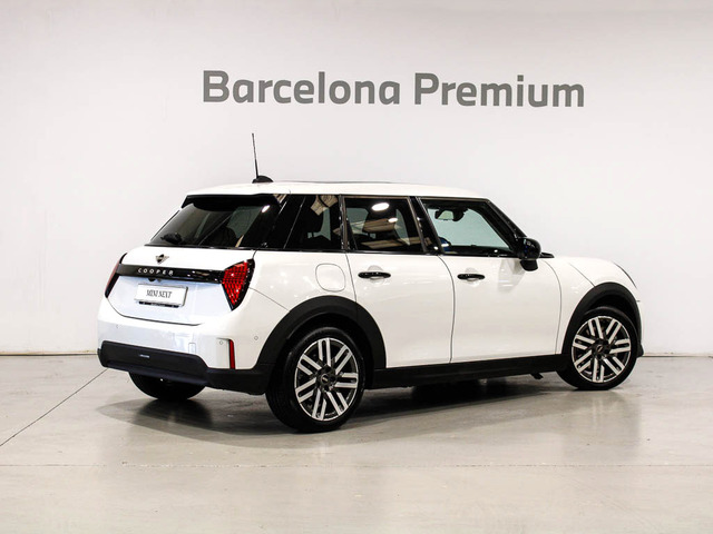 fotoG 3 del MINI MINI 5 Puertas Cooper C 115 kW (156 CV) 156cv Gasolina del 2025 en Barcelona