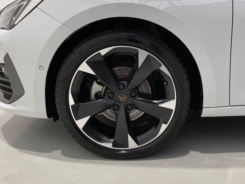 CUPRA Leon Sportstourer 1.5 eTSI en Barcelona