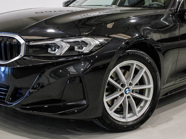 BMW Serie 3 320d color Negro. Año 2024. 140KW(190CV). Diésel. En concesionario Barcelona Premium -- GRAN VIA de Barcelona