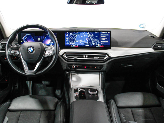 BMW Serie 3 320d color Negro. Año 2024. 140KW(190CV). Diésel. En concesionario Barcelona Premium -- GRAN VIA de Barcelona