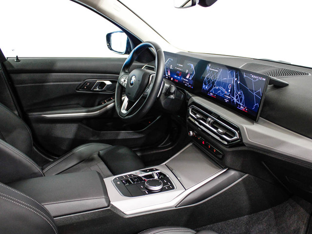 BMW Serie 3 320d color Negro. Año 2024. 140KW(190CV). Diésel. En concesionario Barcelona Premium -- GRAN VIA de Barcelona