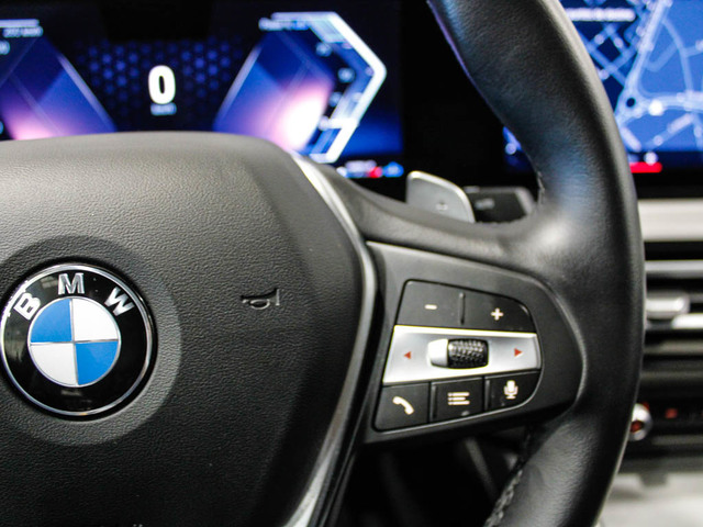 BMW Serie 3 320d color Negro. Año 2024. 140KW(190CV). Diésel. En concesionario Barcelona Premium -- GRAN VIA de Barcelona