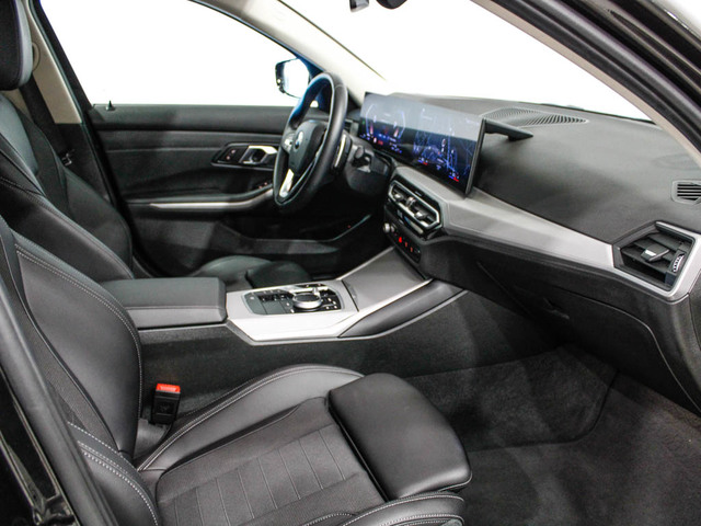 BMW Serie 3 320d color Negro. Año 2024. 140KW(190CV). Diésel. En concesionario Barcelona Premium -- GRAN VIA de Barcelona