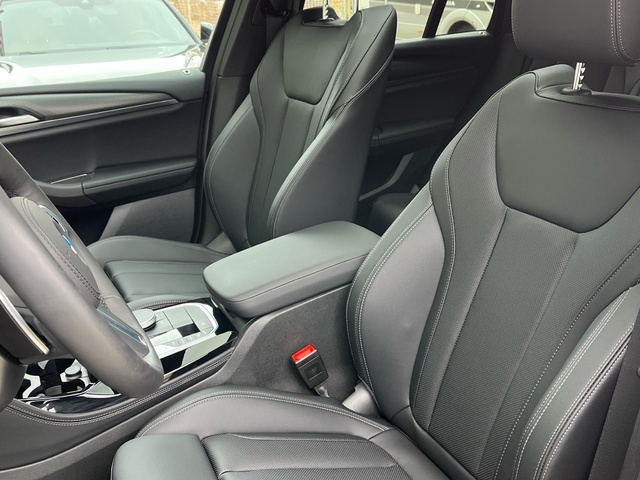 BMW X4 xDrive20d color Blanco. Año 2025. 140KW(190CV). Diésel. En concesionario Celtamotor Vigo de Pontevedra