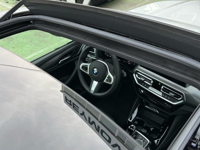 BMW X4 xDrive20d color Blanco. Año 2025. 140KW(190CV). Diésel. En concesionario Celtamotor Vigo de Pontevedra