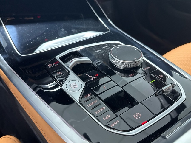 BMW X7 xDrive40d color Gris. Año 2025. 259KW(352CV). Diésel. En concesionario Auto Premier, S.A. - MADRID de Madrid