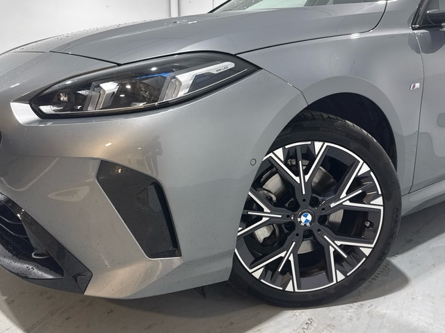 BMW Serie 1 120d color Gris. Año 2025. 120KW(163CV). Diésel. En concesionario Auto Premier, S.A. - MADRID de Madrid