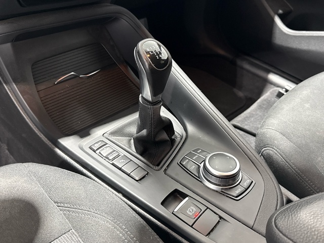 BMW X1 sDrive18i color Blanco. Año 2021. 103KW(140CV). Gasolina. En concesionario Auto Premier, S.A. - MADRID de Madrid