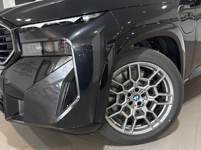 BMW XM 50e color Negro. Año 2025. 350KW(476CV). Híbrido Electro/Gasolina. En concesionario Auto Premier, S.A. - MADRID de Madrid